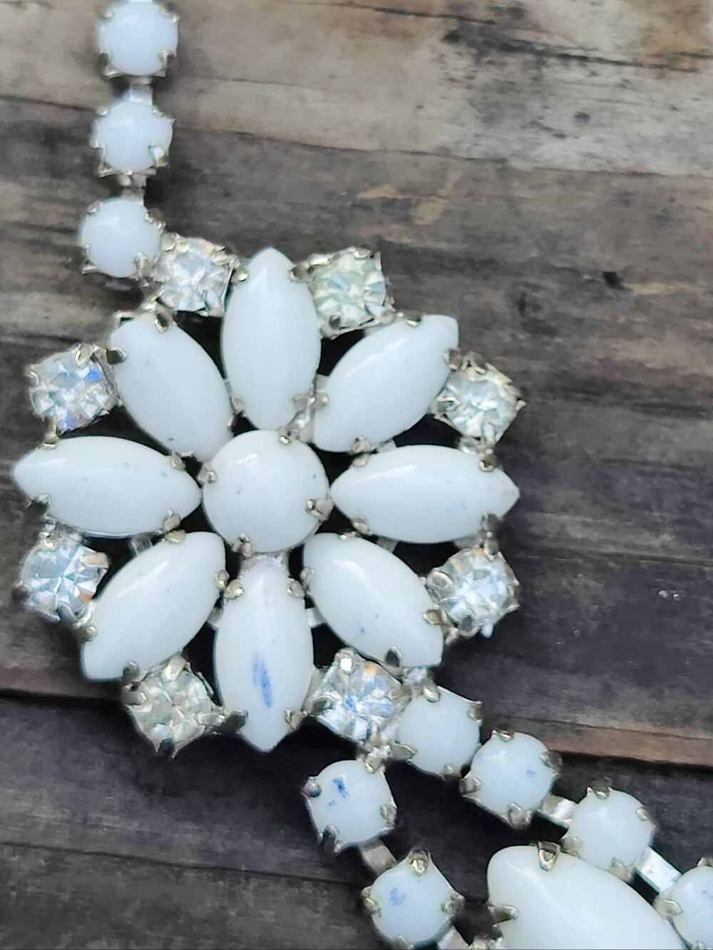 Vintage '50S White Milk Last Flower Necklace - Picture 2 of 6